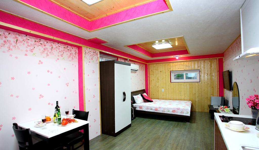 Pinky Marine Pension Намхэ Экстерьер фото
